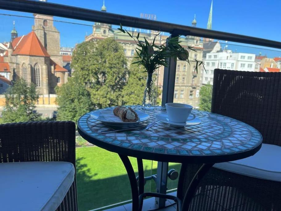 Apartment In Historical Center With Park View Plzeň Dış mekan fotoğraf