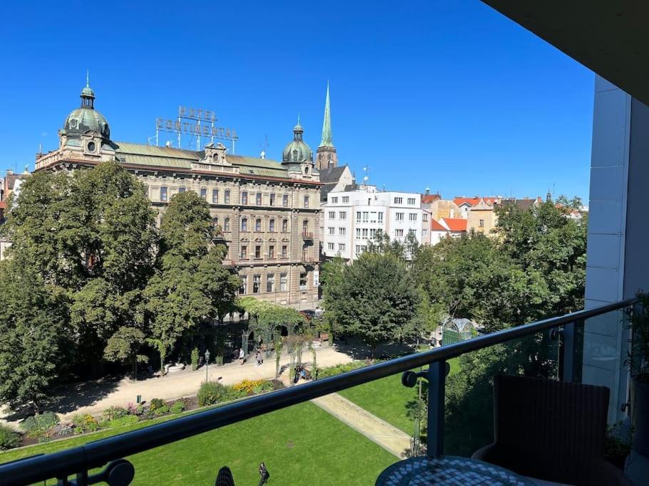 Apartment In Historical Center With Park View Plzeň Dış mekan fotoğraf